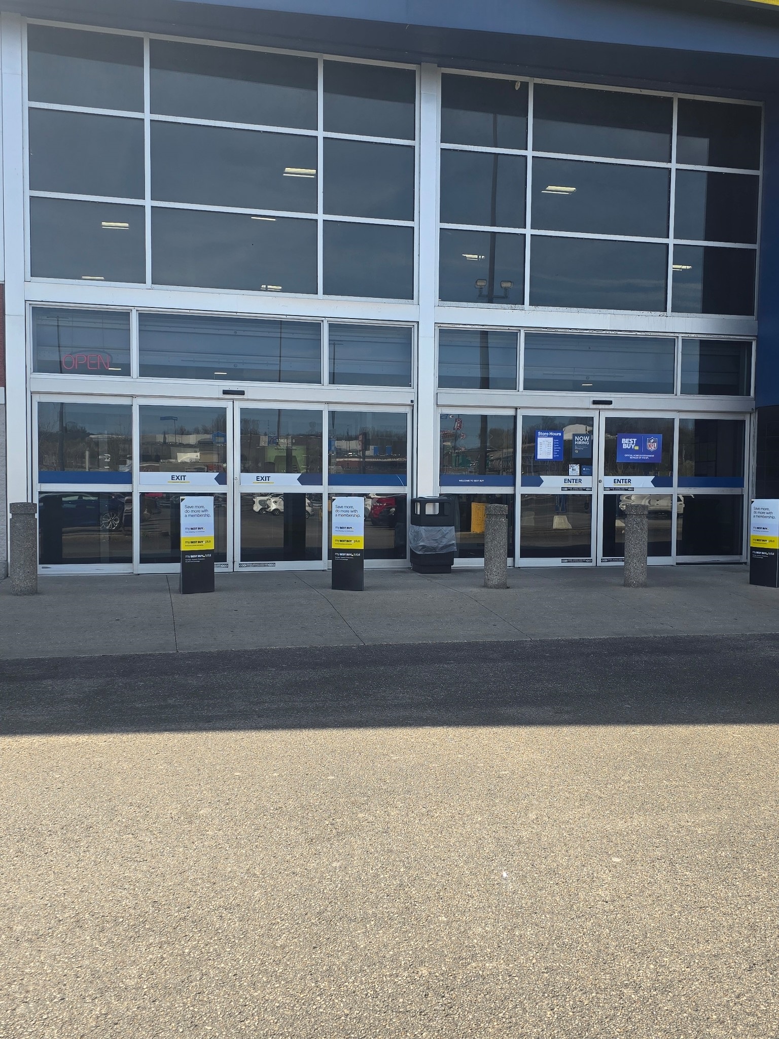 Retail Entrance Installation